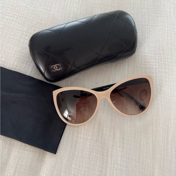 Chanel Polarized Cat Eye Sunglasses with Bow Detail - Picture 3 of 8